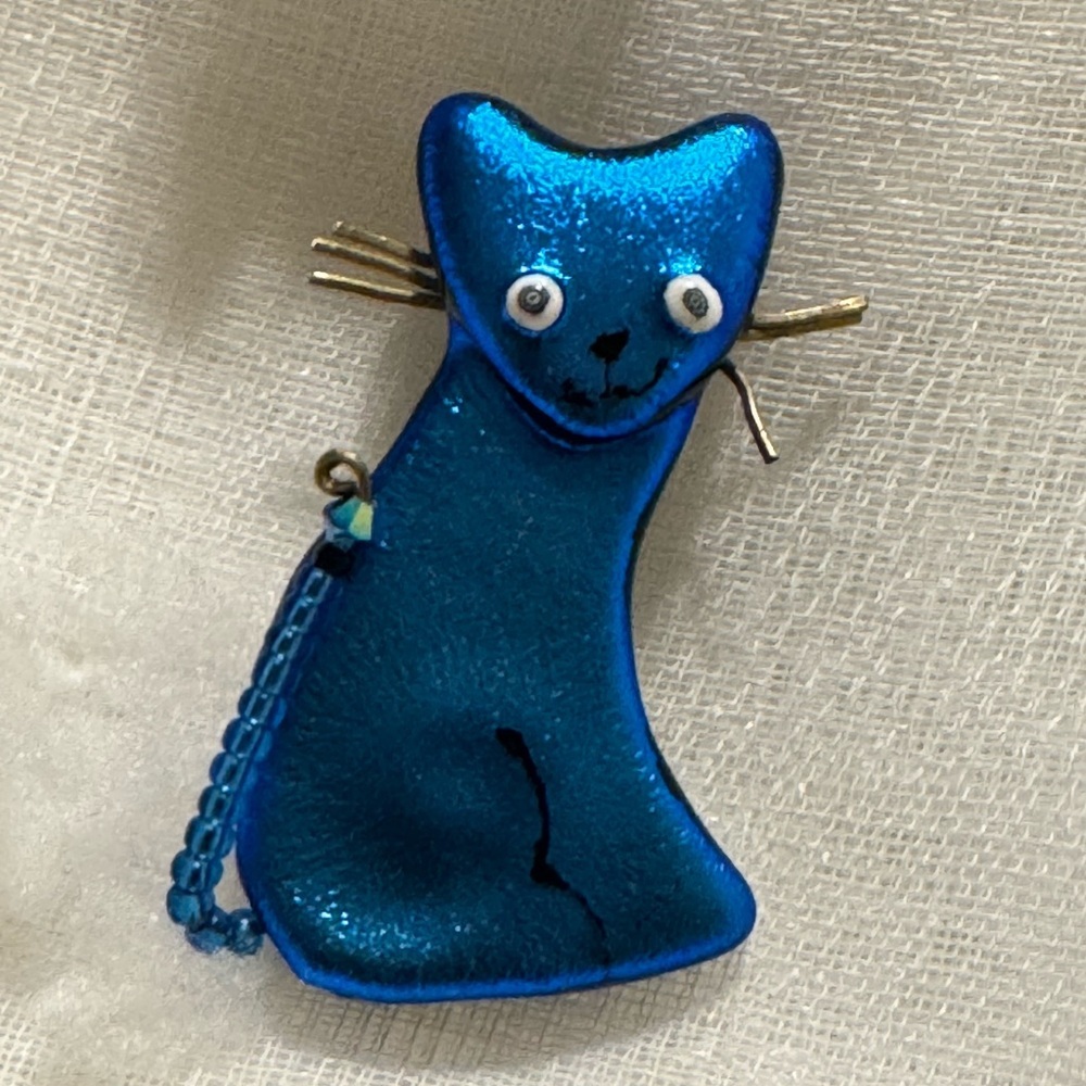 Blue Cat Brooch - Picture 2 of 6